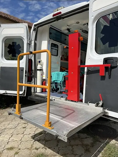 Lift za invalide u sanitetskom vozilu